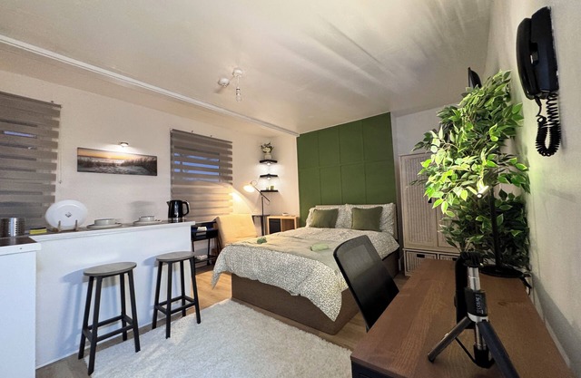 Serene Green Theme Studio Home in the Heart of Finsbury Park
