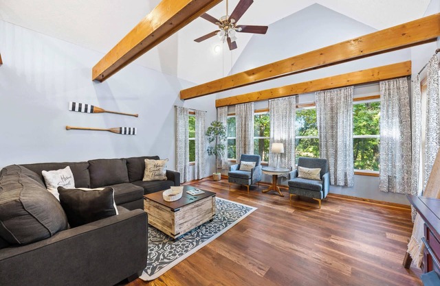 Serene Lakefront Getaway | Perfect for Groups!