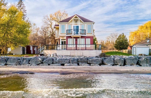 Serene Lakeside Retreat (Private Lake Access)