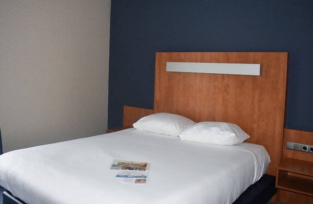 Serene Made Getaway Steps from Local Dining, National & Theme Park Adventures