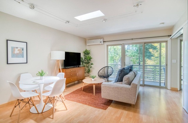 Serene Palo Alto 2BR w/Patio, nr Shopping & Food, by Blueground