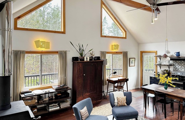 Serene Retreat on a Stream with Fire Pit Close to Skiing and Hiking