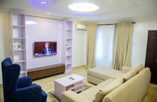 Serene Seaside 3 Bed Flat