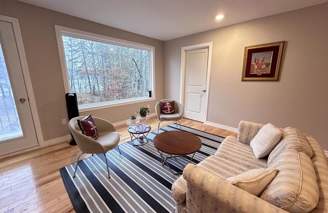 Serene, Spacious Waterfront Cottage in Kawartha Lakes w. Hot Tub. Pet-Friendly!