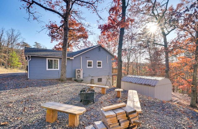 Serene Springfield Retreat on 6 Acres with Hot Tub!