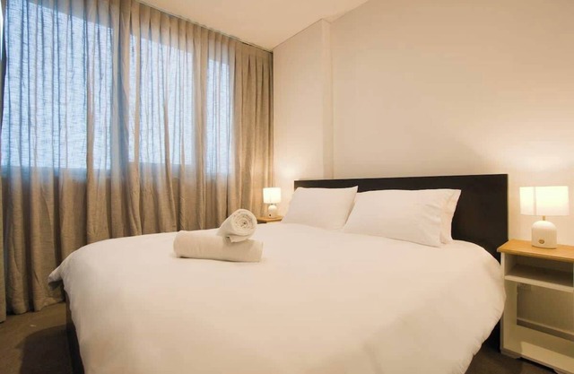 Serene Stay - 1BR Apt with Pool, Gym, Steam & Sauna