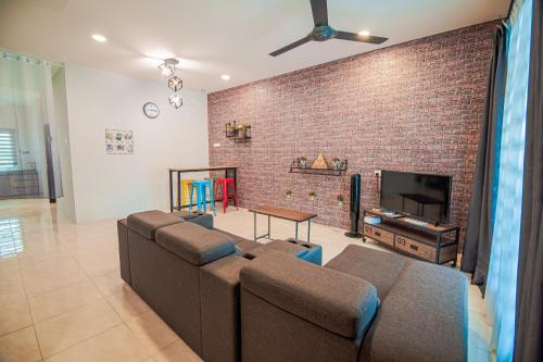 Serenity Family Stay Ipoh 8 pax