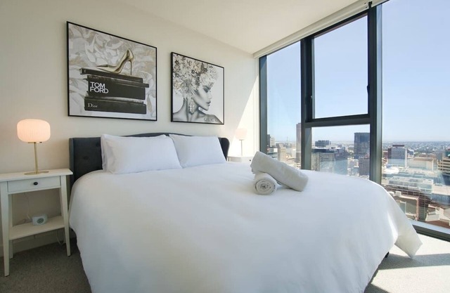 Serenity in the Sky - 2BR Apt in Rundle Mall