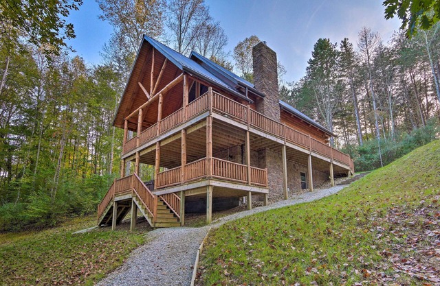 'Serenity Now' Cabin w/Fire Pit + Game Room!