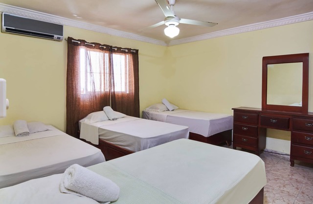 Serviced 4 bed 2 Bedroom-Apartment in Corales del Sur close to the Airport