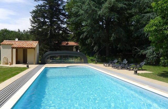 Set of houses, with heated indoor pool, surrounded by nature