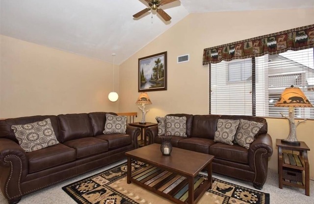Seven Springs 1 Bedroom Premium Condo, Ski In/Ski Out by RedAwning