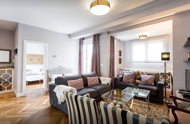 Seville center, large penthouse with terrace and 3 double bedrooms