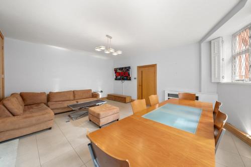 SG, Cosy Knightsbridge Apartment by Harrods