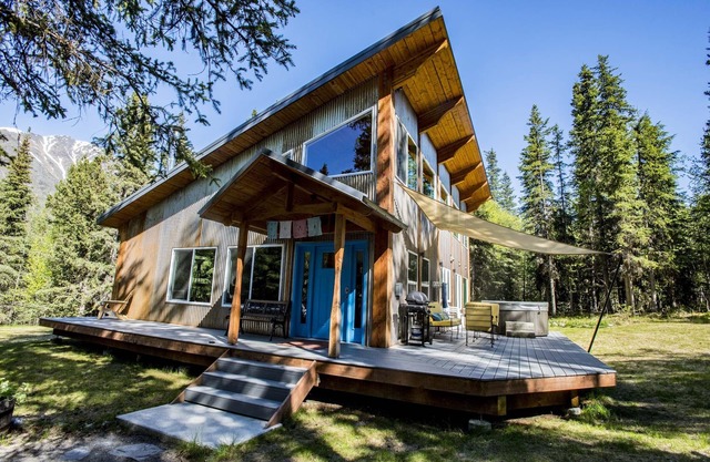 Shackleford Creek Mountain House a unique home ready for your Alaskan adventure