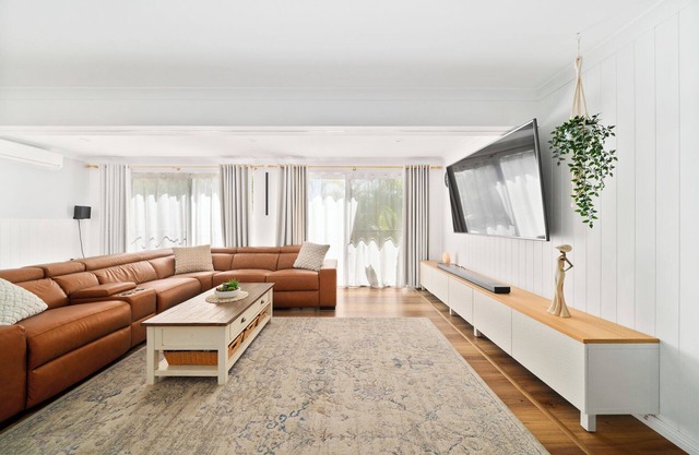 Shailer Park -Spacious House, Granny flat - Pool, Sauna, 20 min CBD, 35 min GC
