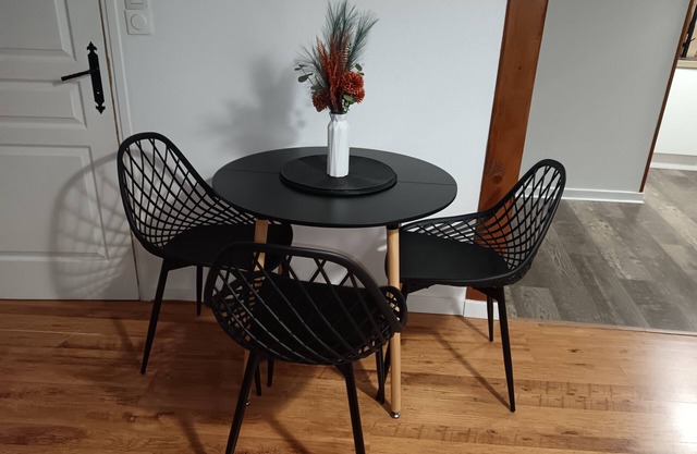 Shalom - Private Room in Shared Apartment with All Conveniences