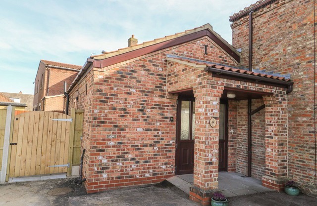SHAMROCK, pet friendly, with a garden in Barlby
