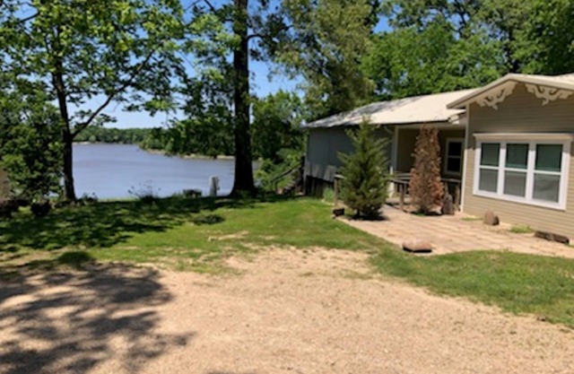SHANGRI-LAKE VACATION HOME@ Raymond Gary State Park Lake