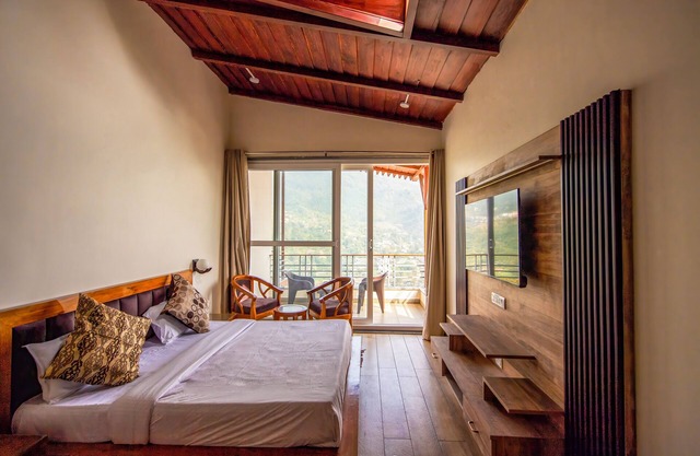 Shanti Kunjj : Lake View Room Galaxy