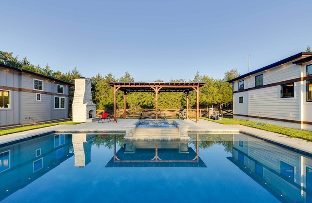Shared Outdoor Pool & Patio: Whitney Retreat!