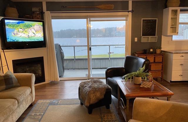 Shawnigan Lake - Beach Front Oasis