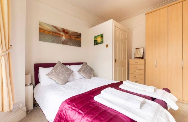 Shelley’s Seaside Stay (Garden/Parking)