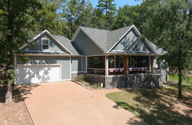 SheNANAgans: 4 BR, 3.5 BA House in Heber Springs, Sleeps 12