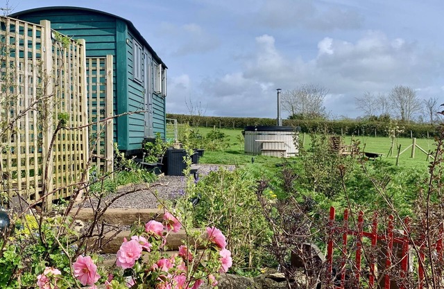 Shepherds Hut with Hot Tub, North Wales, Anglesey