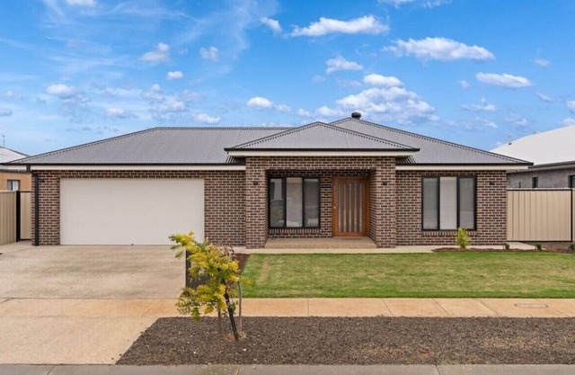 SHEPPARTON-Luxury 4 Bed Home- Popular Villa-Kialla