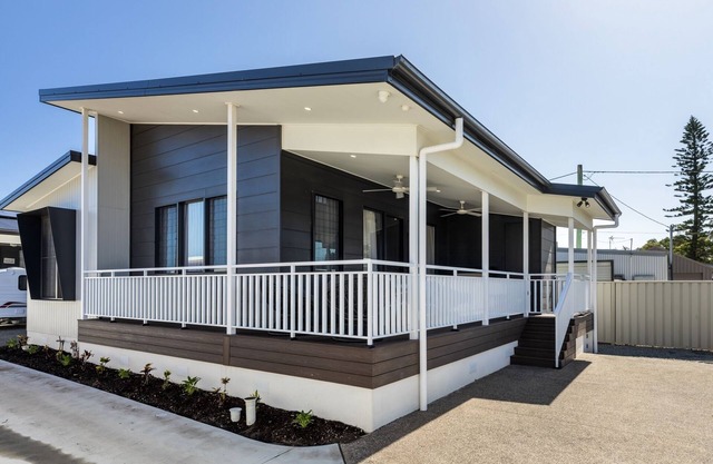 Shiraz at Marks Point: Lovely 2-Bed Villa