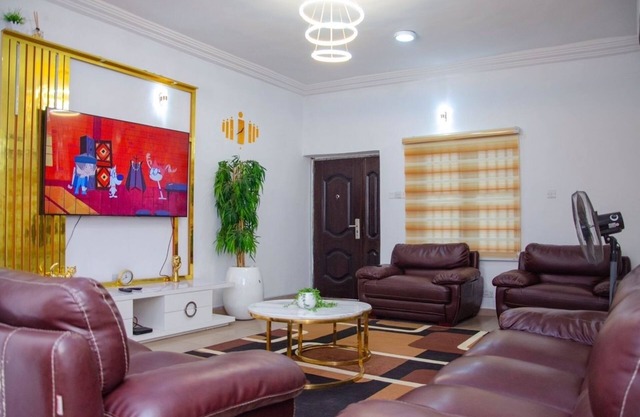 Shortlet Apartment in okuyole extension off Alao- Akala express .