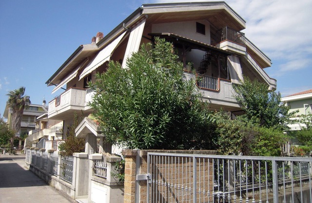 Shs Family, Bright Spacious Apartment, near the sea and all services.