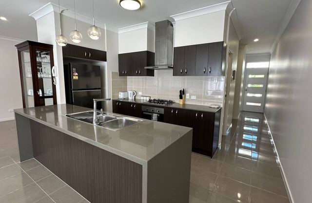 'Sienna Rise' - North Lakes - sleeps 6
