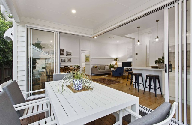 Sierra Cottage - Stunning Renovation in Superb Location