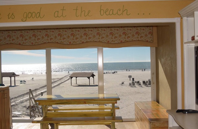 Siesta Key, beach front condo on America's #1 Beach! 2 BR, 2 Bath, Sleeps 6