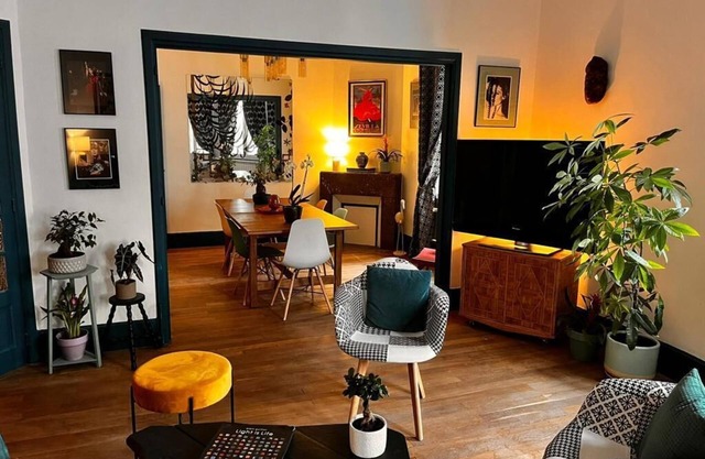 SIGNATURE ART DECO APARTMENT