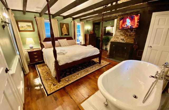 Silsbee's by Daniels House