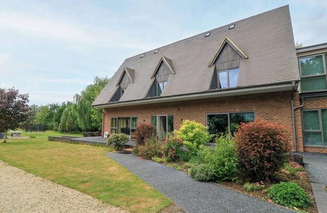 SILVER COPSE, pet friendly, character holiday cottage in Abingdon