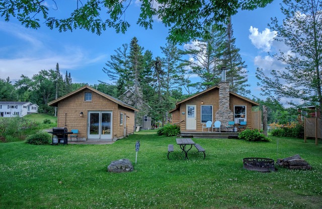 Silver Lake Cabin and Bunk House with North Woods Charm