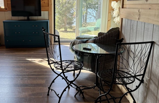 SILVER LAKE STUDIO - Located on Silver Lake & 9 miles from Letchworth State Park