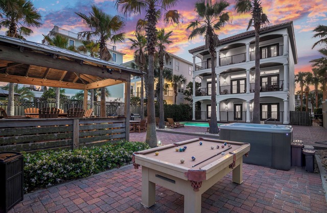 🌴 Silver Peso | Private Pool | $1K Free Tickets | Walk to Beach | Newly Renovated! 🐬