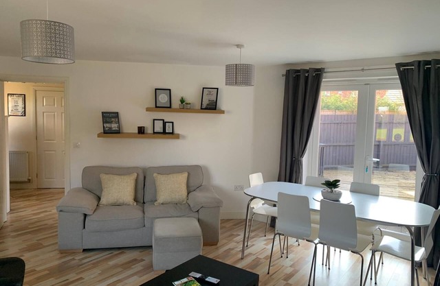 Silver Stag Properties, Spacious 3 BR Haven