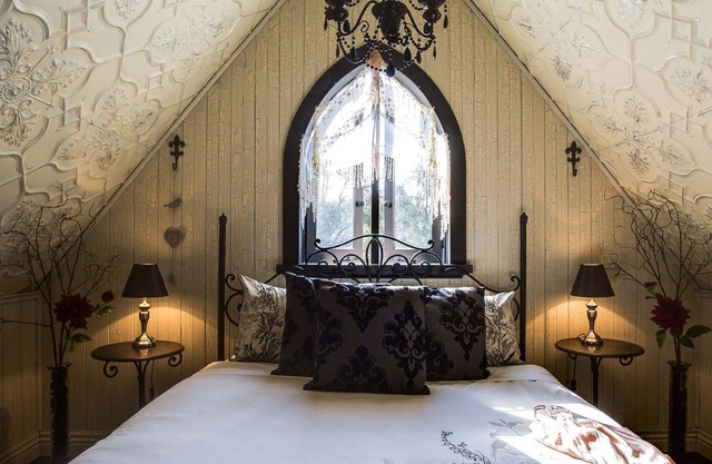 Silverleaf Cottage - a romantic getaway for two