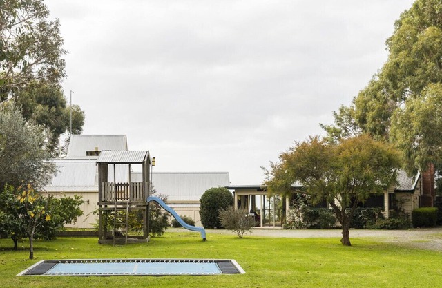 Silverstone Escape - Private Beachfront Retreat & Pet friendly