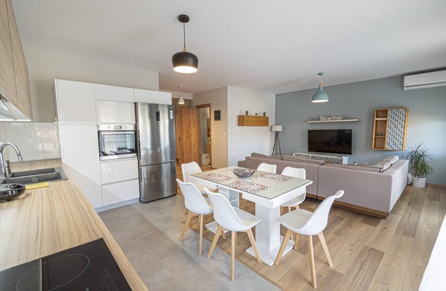 Simon Apartment by RentalsPro