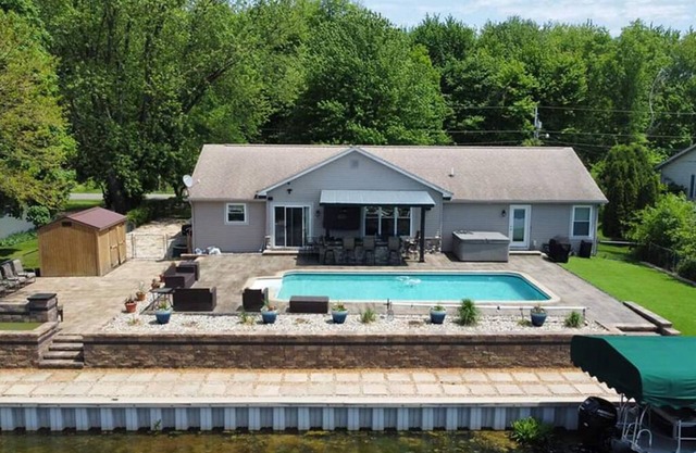 Simonton Lake Vacation Rental