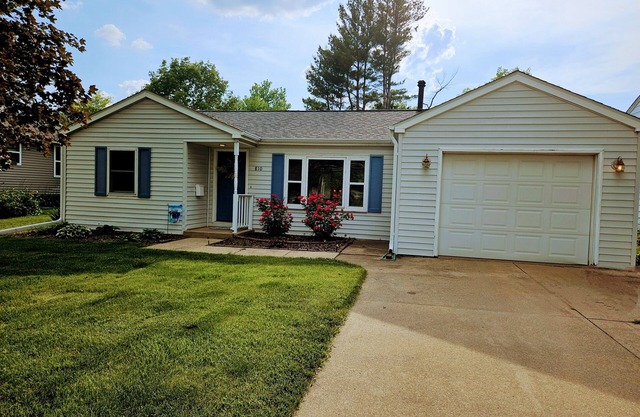 Simple 2-bedroom, single level home in Marion County, Iowa!