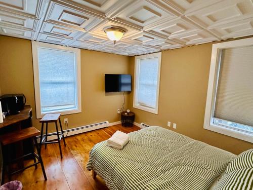 Simple & Convenient Downtown Living