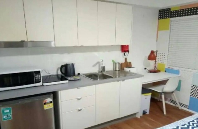 Simple Sunnybank Studio FREE A/C, parking & WiFi